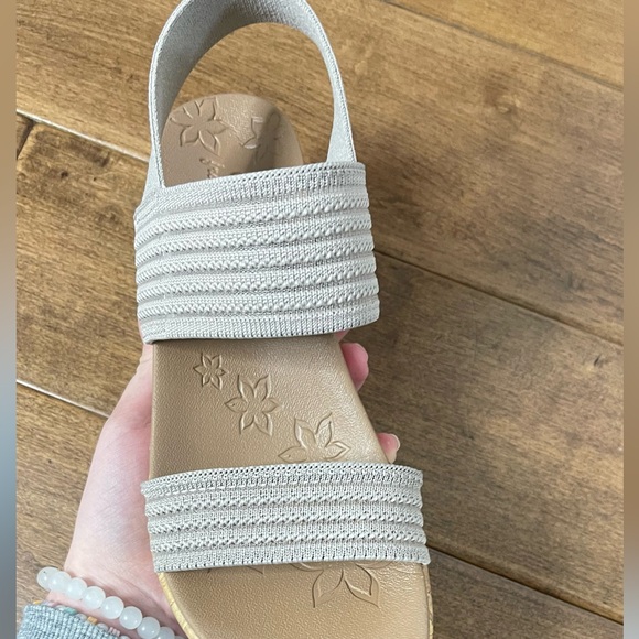 Sandals worn once they fit a little bit big - Picture 4 of 4